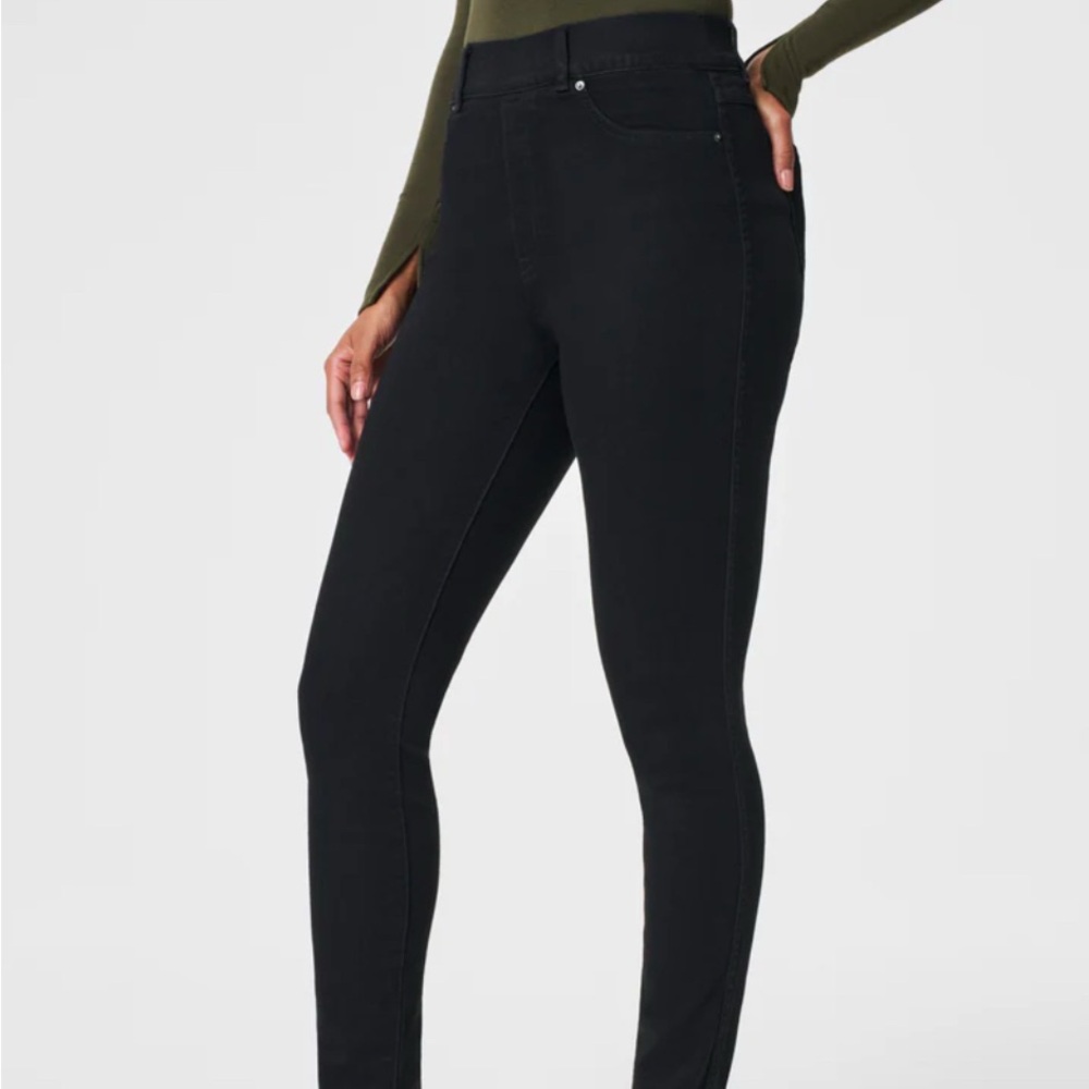 SPANXshape™ EveryWear Ankle Skinny Jeans - Black